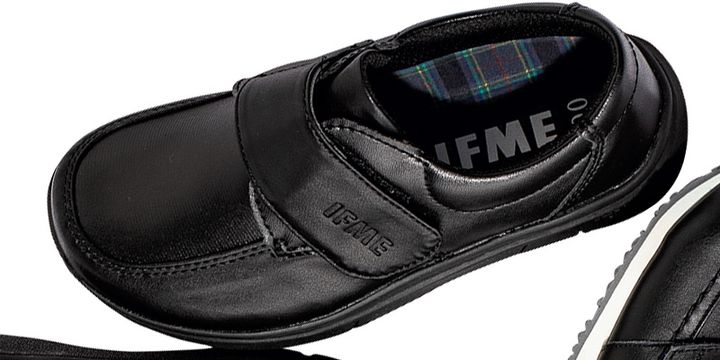 イフミーの子供向け黒シューズ