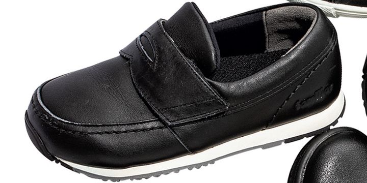 アシックス × ファミリアの子供向け黒シューズ