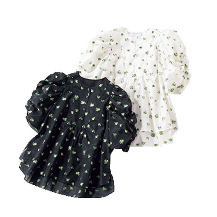 上品な小花柄ブラウス