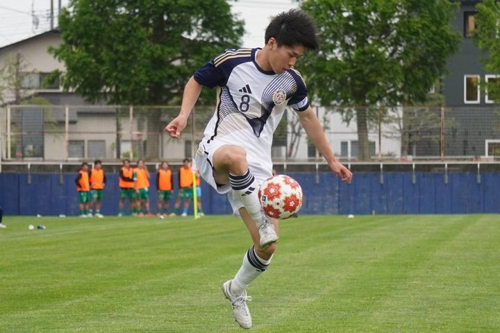 「いつかこいつらとやりたい」大学4年目でトップチームに入った東洋大MF相澤亮太がジャイキリ誓う