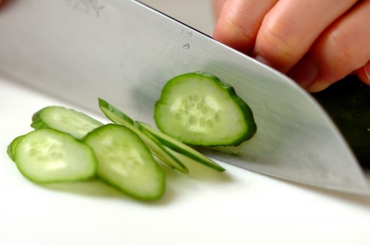 北海道の居酒屋定番！ラーメンサラダの下準備2