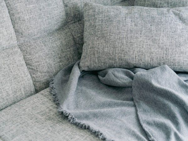 「ダイソーが天才アイテム出した」ソロキャンにも大活躍！ミニテーブルが優秀すぎる！