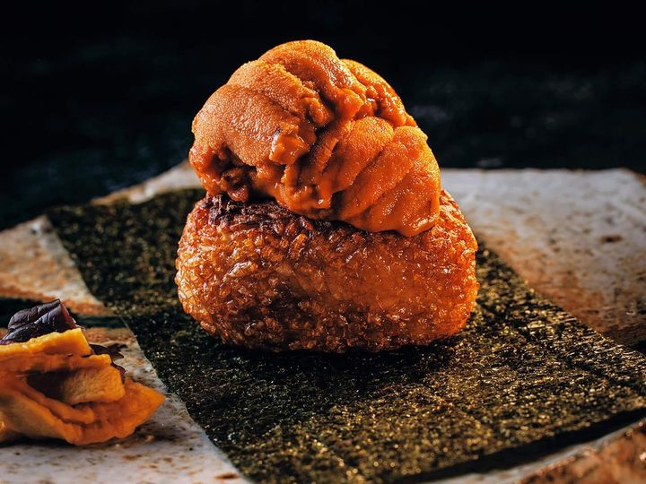 赤坂『赤坂 港かっぽれ』の「うにの焼きおにぎり」