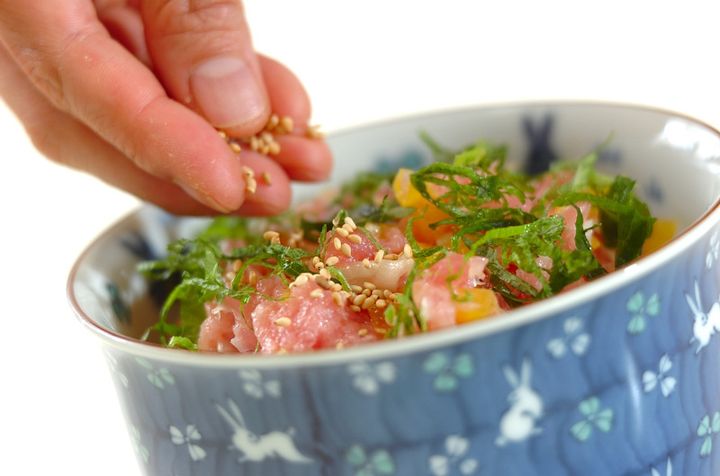 切って混ぜるだけ！トロたく丼の作り方2