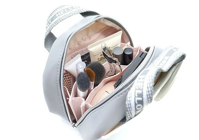 HELLO KITTY × BRILMY 中身が見えて時短がかなう ズボラに優しいコスメポーチ BOOK使用例