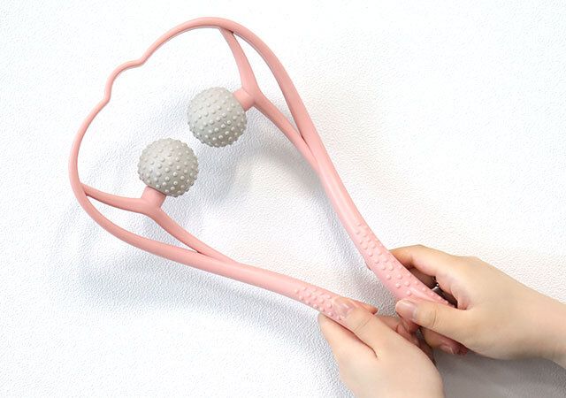ダイソーのネックローラーのピンク