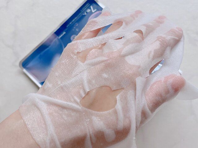 なめらか本舗 薬用リンクルエッセンスマスク ホワイト 手の甲に付ける