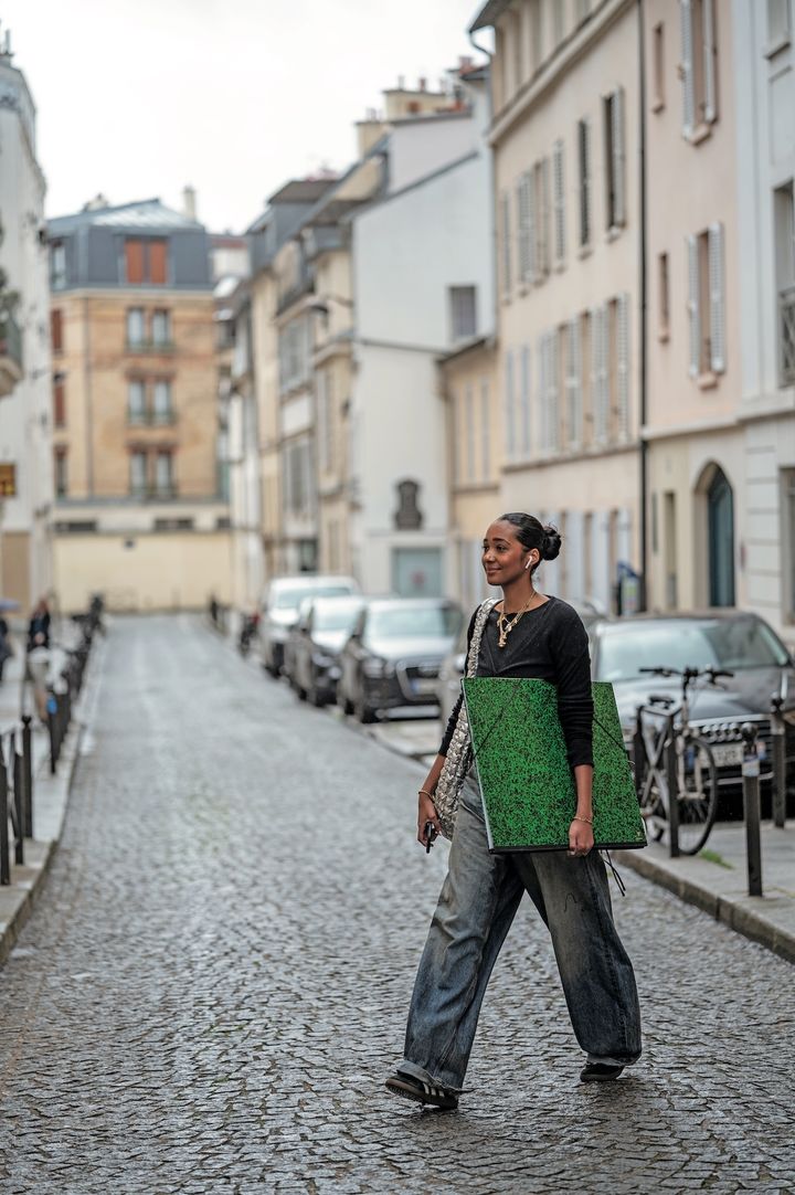 シルエットが美してくおしゃれ！デニムのバギーパンツの見事な着こなし