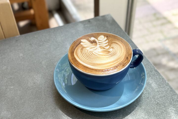 キャロットケーキが人気♪緑が揺れるガラス張りのカフェで癒されて。大崎「カフェ&ホール アワーズ」