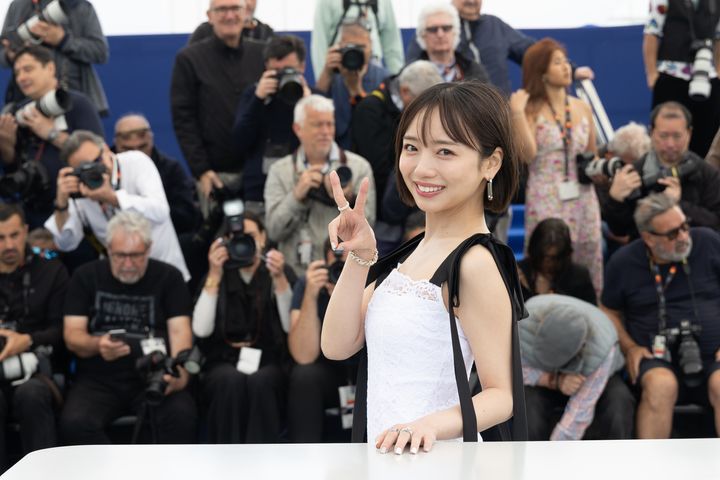 齊藤京子、主演作『恋愛裁判』カンヌのフォトコールで異例の拍手喝采が！