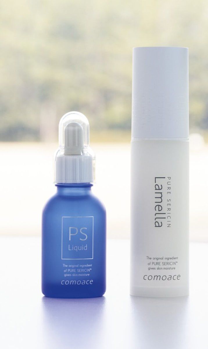導入美容液の「ラメラエッセンス」（30㎖ ¥6,050）と原液美容液「PSリキッド」（20㎖ ¥9,680）