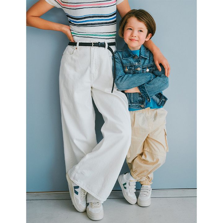 VEJAのスニかーを母子でお揃いにしたコーデ