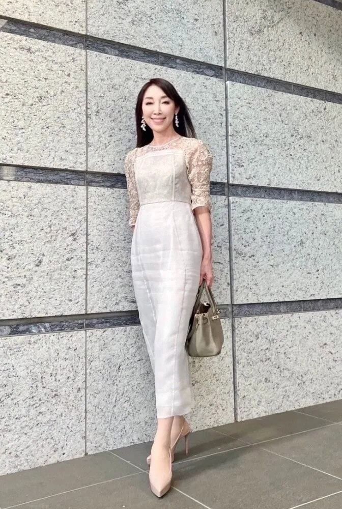 「RANDA」のドレスと「SHEIN」のパンプスは、大人のお呼ばれコーデにも大活躍！