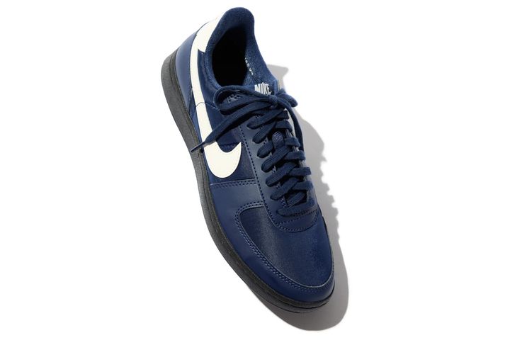 モノクロとカラースニーカーどっちもあると超便利。おすすめスニーカー13選