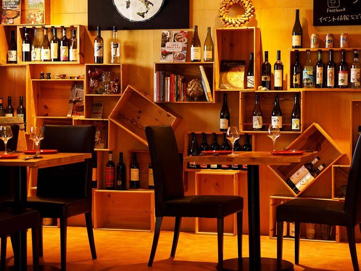 中野富士見町『ワイン食堂 MAREA』の内観