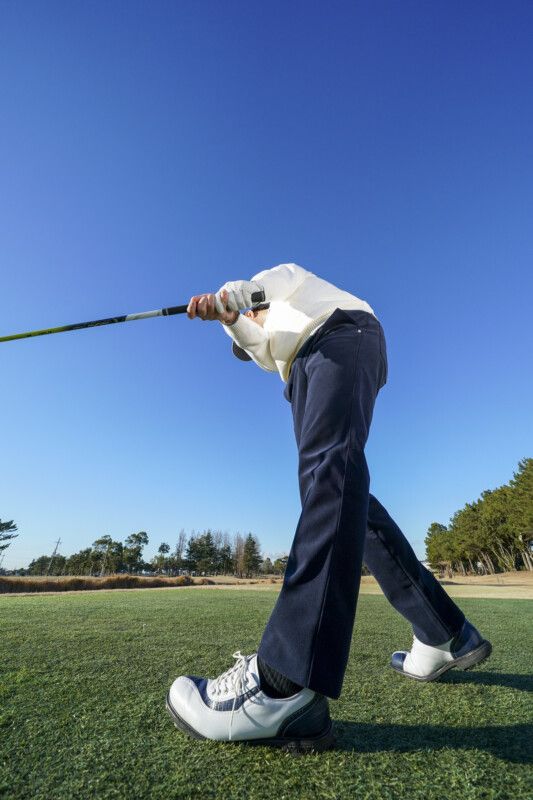 インパクトで体が止まるのは即NG！球を曲げないためのコツを解説