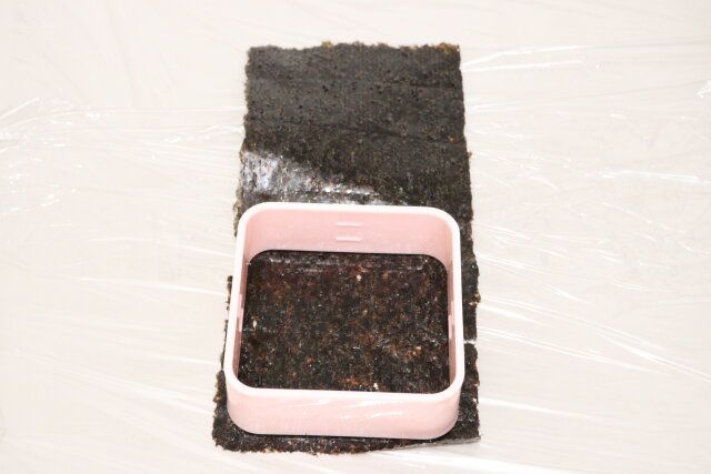 セリアのおにぎりサンドメーカーの作り方1