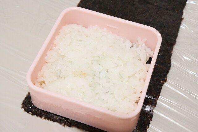 セリアのおにぎりサンドメーカーの作り方2