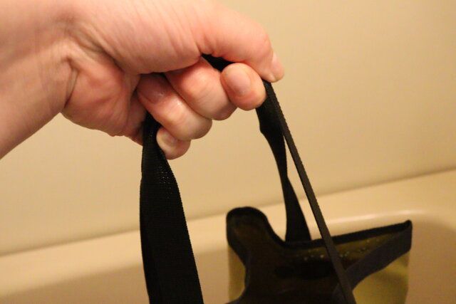 ダイソーの持ち手が長いポータブルバケツ（袋付）