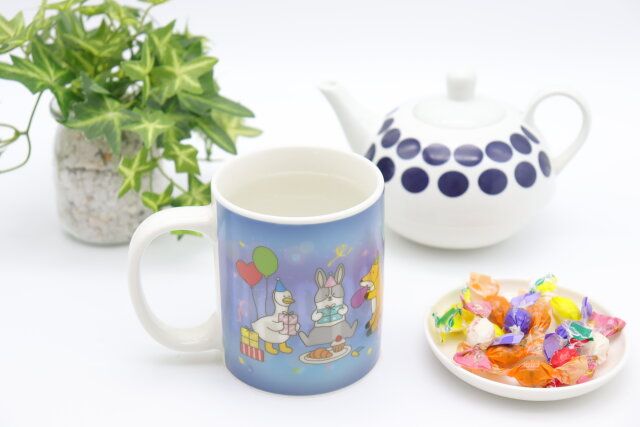 ダイソーのワクワクするマジックマグカップ（バースデー、約360mL）