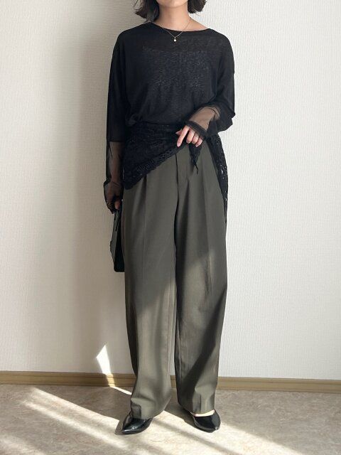 パンツに重ねてワンポイントに