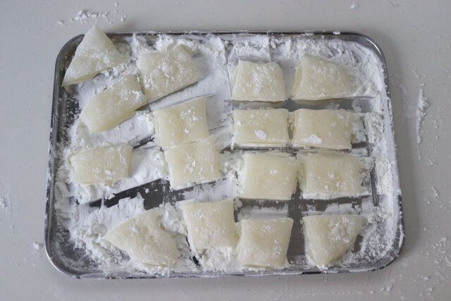 カードなど使って16等分にカットする。