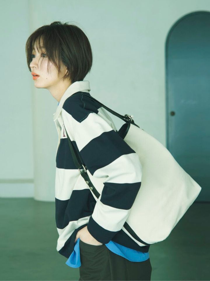 キャンバス地トートで即、カジュアルダウン