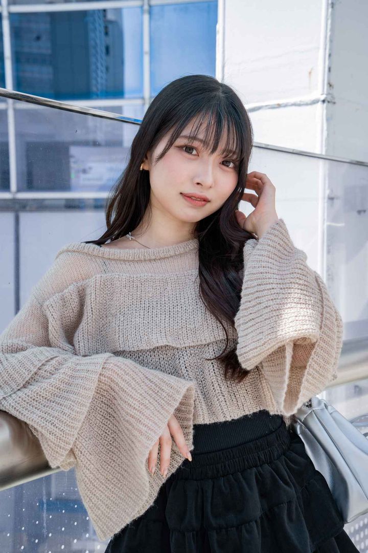 画像2: 甘めのコーデを際立たせる、クールなアイテムがポイント！