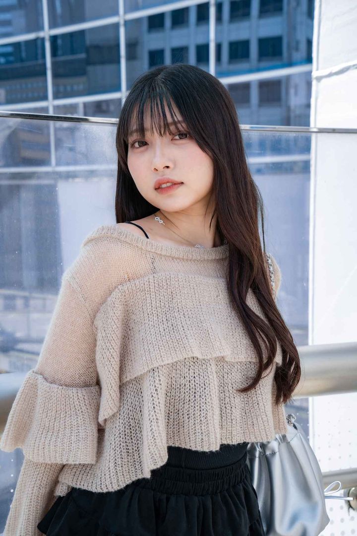 画像4: 甘めのコーデを際立たせる、クールなアイテムがポイント！