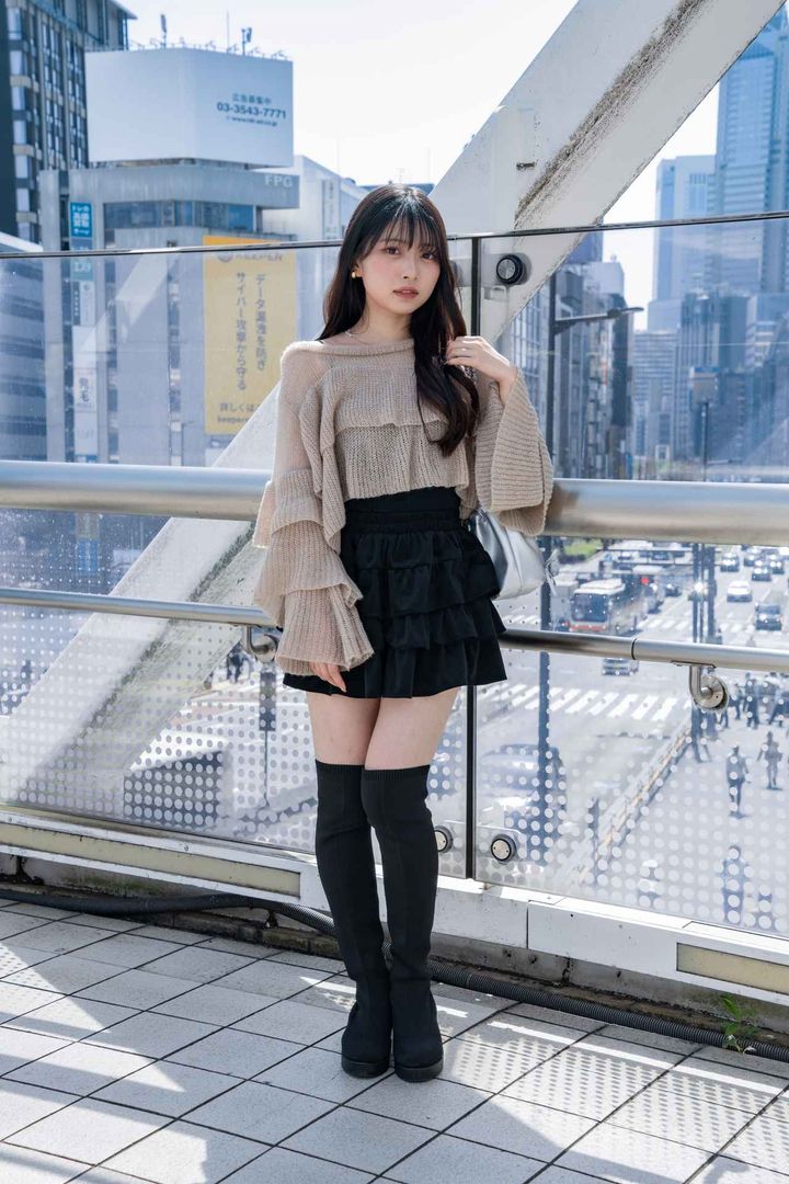 画像1: 甘めのコーデを際立たせる、クールなアイテムがポイント！