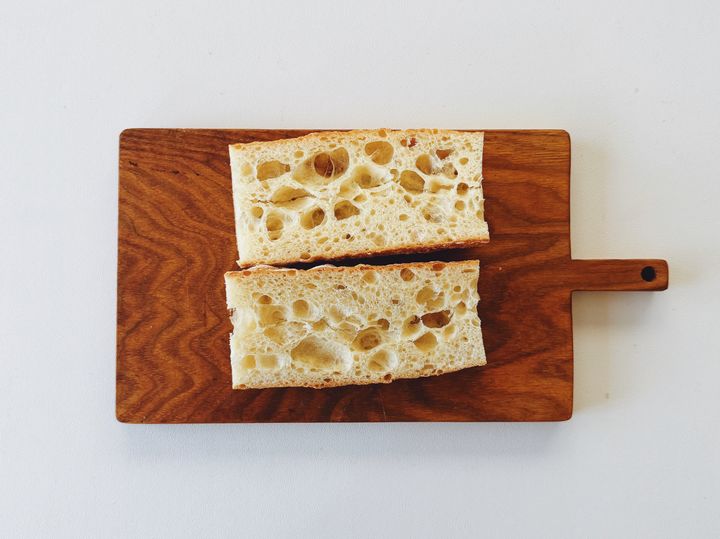 “甘じょっぱい”がクセになるカマンベールナッツのタルティーヌの簡単レシピ【パン好きなsumire.のバゲットサンドのレシピ vol.41 〜レシピで旅するヨーロッパ〜】