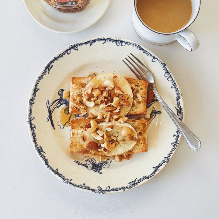 “甘じょっぱい”がクセになるカマンベールナッツのタルティーヌの簡単レシピ【パン好きなsumire.のバゲットサンドのレシピ vol.41 〜レシピで旅するヨーロッパ〜】