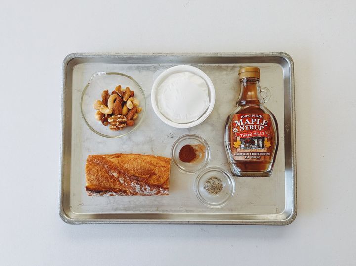 “甘じょっぱい”がクセになるカマンベールナッツのタルティーヌの簡単レシピ【パン好きなsumire.のバゲットサンドのレシピ vol.41 〜レシピで旅するヨーロッパ〜】