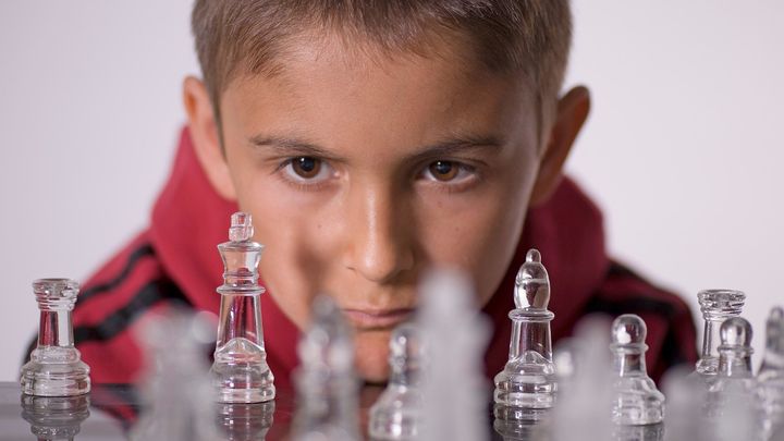 時間が飛ぶのは“よく生きた証”──成長没入と憧憬が生む加速現象