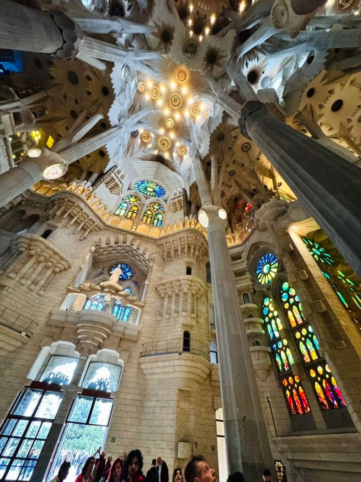 サグラダファミリアの内観