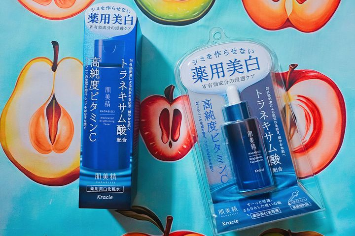 クラシエ「肌美精」シリーズの化粧水（左）と美容液