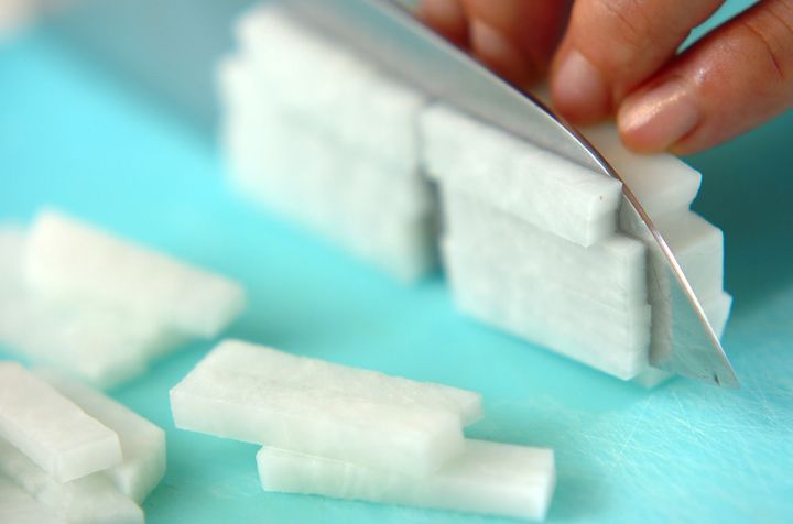 定番 大根と玉ねぎの味噌汁 15分でできる簡単人気レシピの下準備1