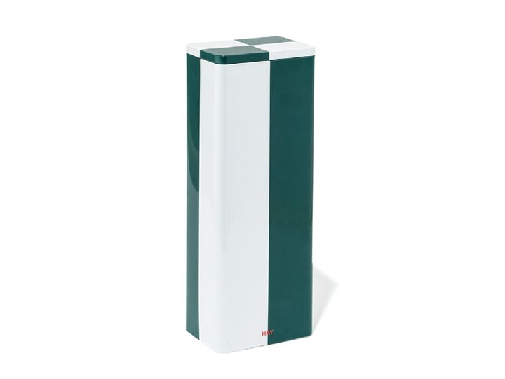 大胆なバイカラーでデスクまわりのアクセントになるブリキの収納缶。