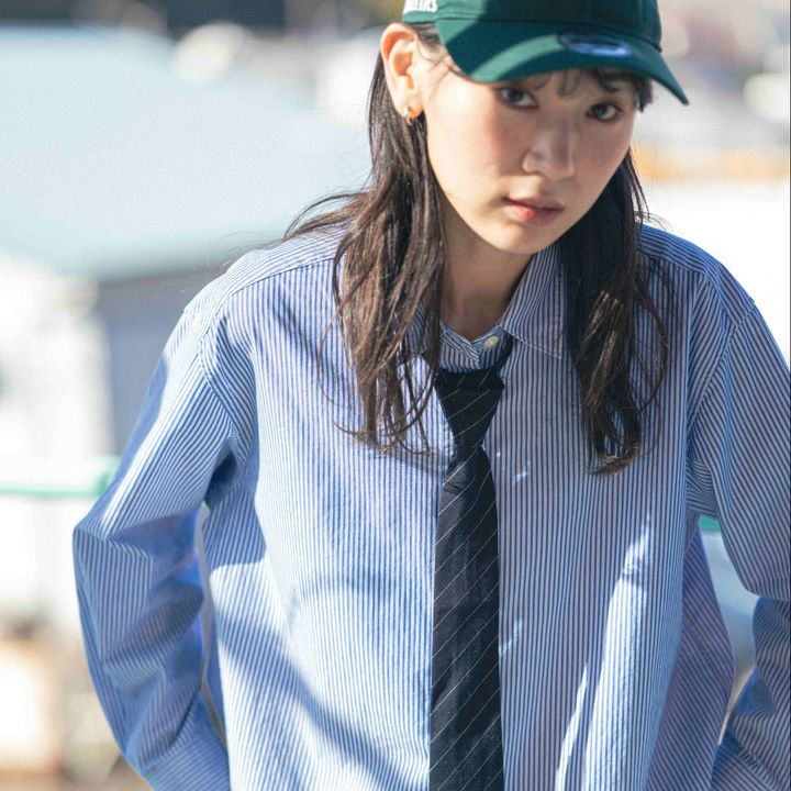 初夏のブルーコーデ2選。爽快なだけじゃないニュアンスで着こなす【FUDGE FRIEND おしゃれさんの毎日コーディネート｜UMI】