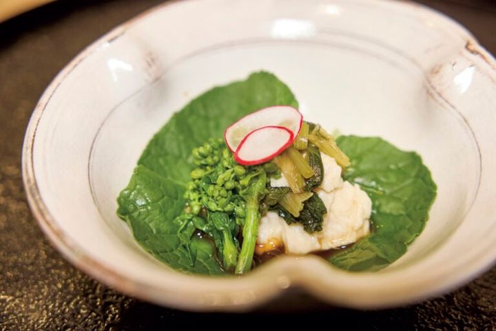 「花山葵の汲み上げ湯葉和え」は福井産大豆の湯葉と花わさびの食感の対比が絶妙。