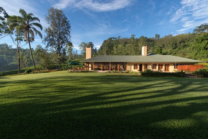 広々とした芝生に囲まれ、クリケットの試合もできる「サマービル」。