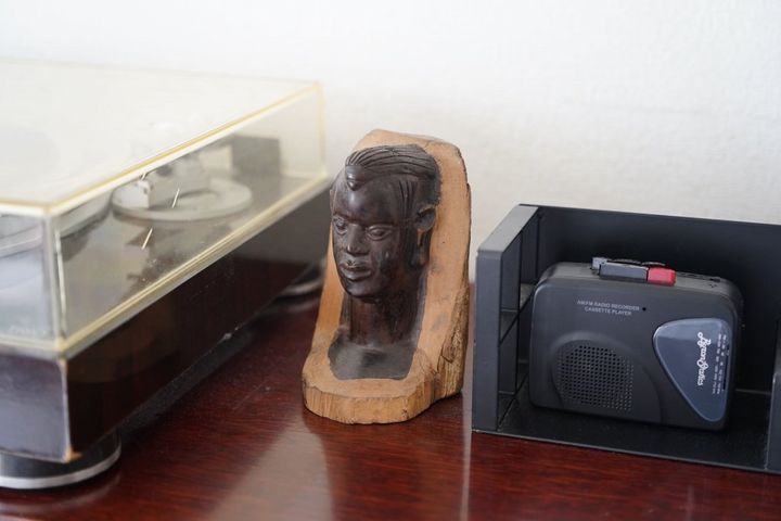 築59年の団地の一室にはユーズド家具がよく似合う。雑貨店オーナーが作り出す部屋とは？【FUDGE おしゃれな人のルームツアー vol.11】