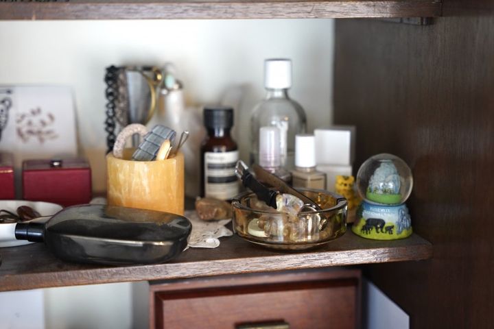 築59年の団地の一室にはユーズド家具がよく似合う。雑貨店オーナーが作り出す部屋とは？【FUDGE おしゃれな人のルームツアー vol.11】