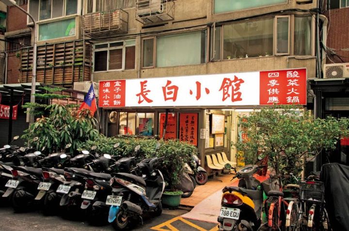 父でもある先代から店を受け継ぎ、現在は息子が2代目として味も店も守り続けている。