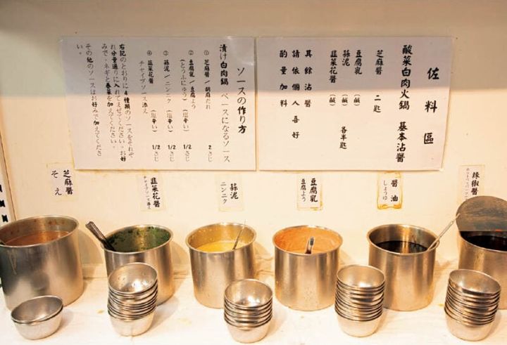 店内の奥にタレコーナーがあり日本語でも基本のタレ作りの説明が書いてある。
