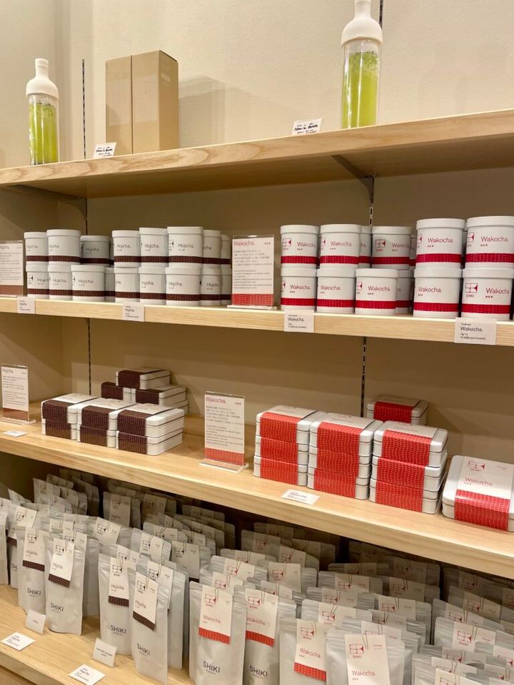 日本茶専門店「SHIKI」の店内