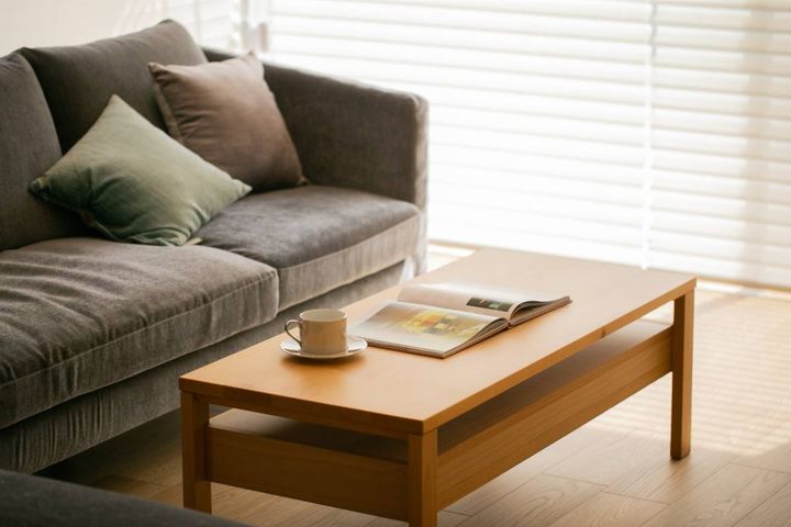 ソファ、雑誌、コーヒー