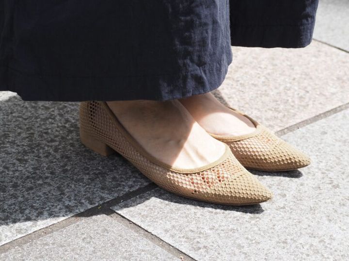 メッシュのフラットシューズ