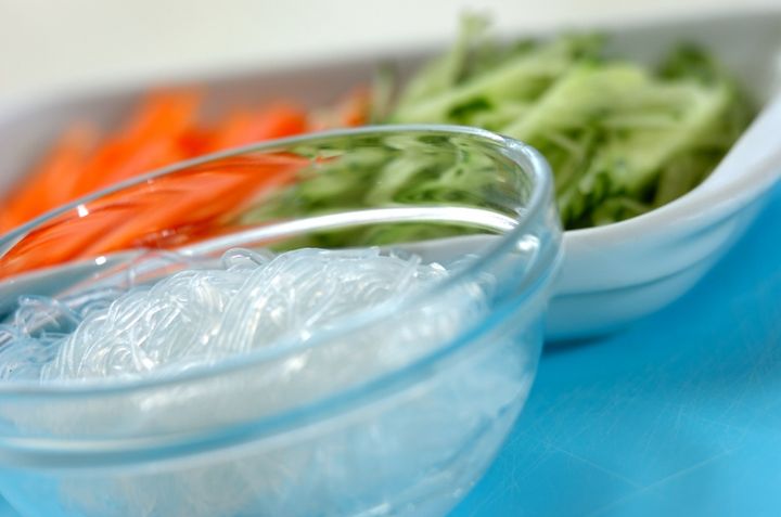 オイルサーディン入り春雨サラダの下準備1