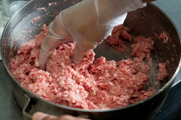 キャンプの“燃料の注ぎ問題”を解決！ダイソーのロートを実際に検証してみた！